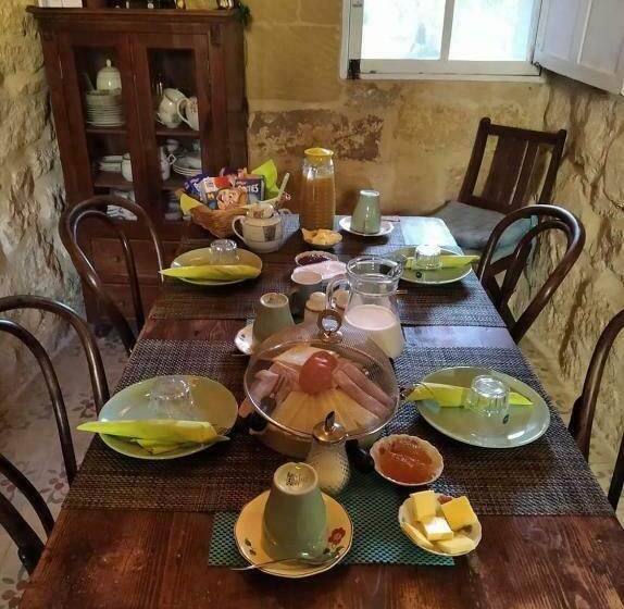 تختخواب و صبحانه The Garden Gate