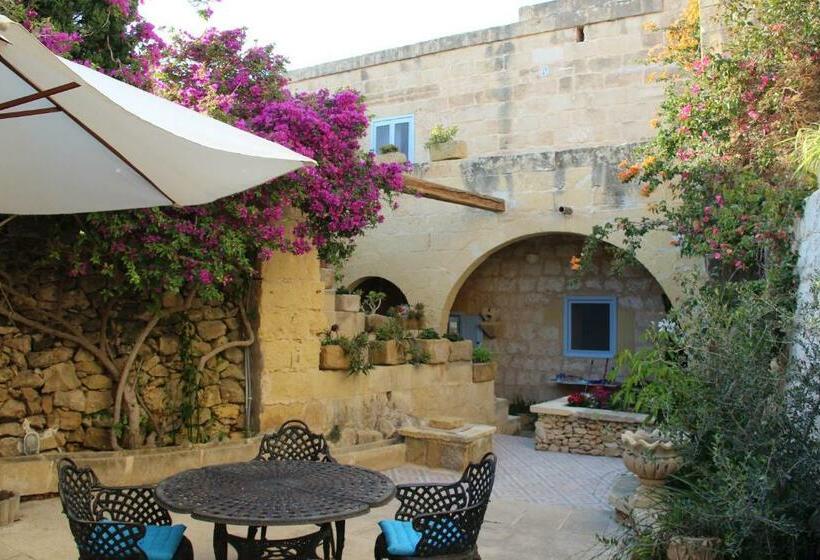 تختخواب و صبحانه The Garden Gate