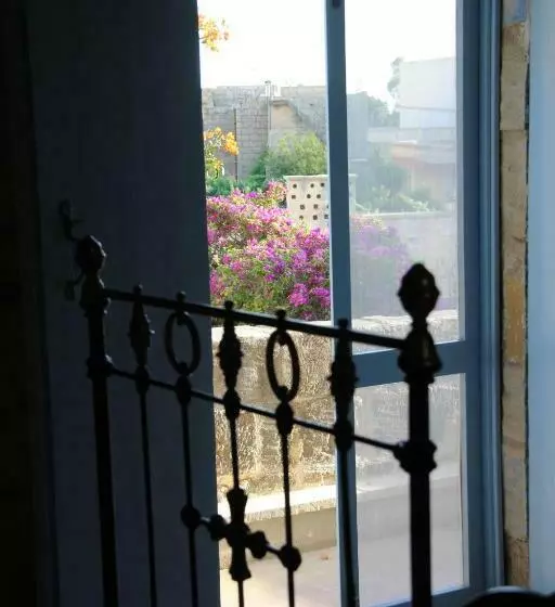 تختخواب و صبحانه The Garden Gate