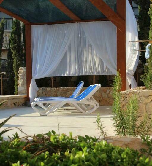 تختخواب و صبحانه The Garden Gate