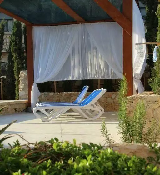 تختخواب و صبحانه The Garden Gate