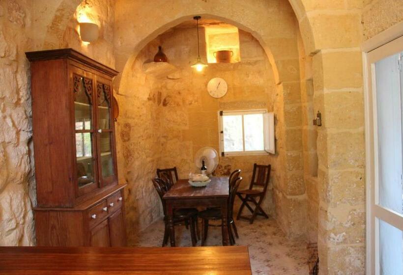 تختخواب و صبحانه The Garden Gate