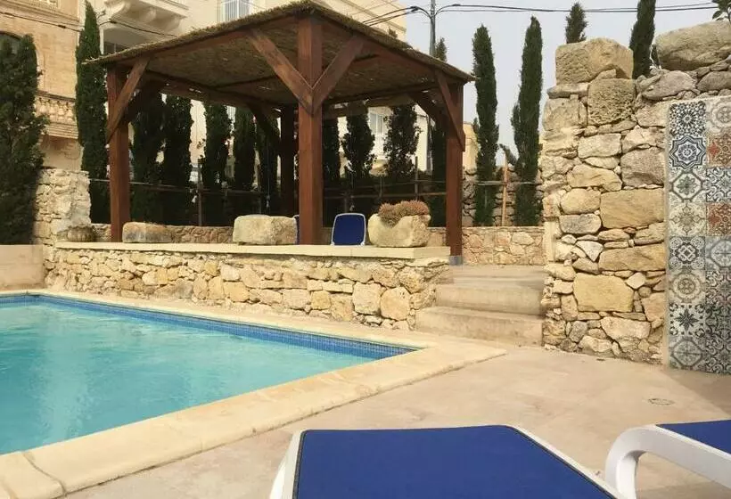تختخواب و صبحانه The Garden Gate