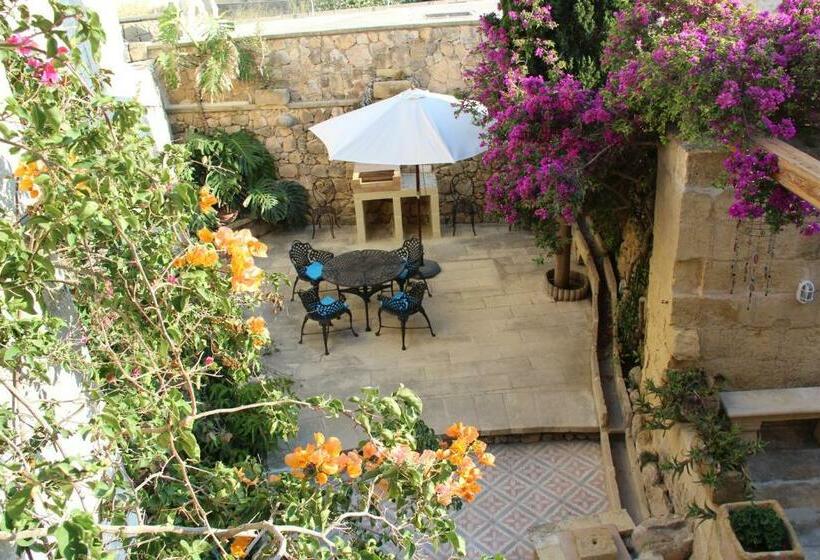 تختخواب و صبحانه The Garden Gate