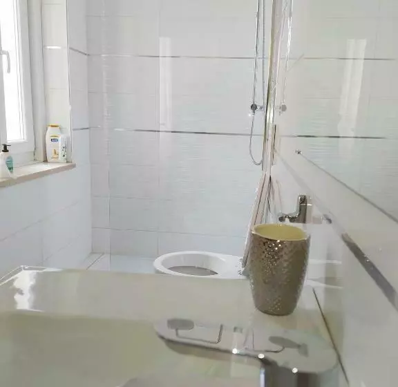پانسیون Modern Room With Private Bathroom