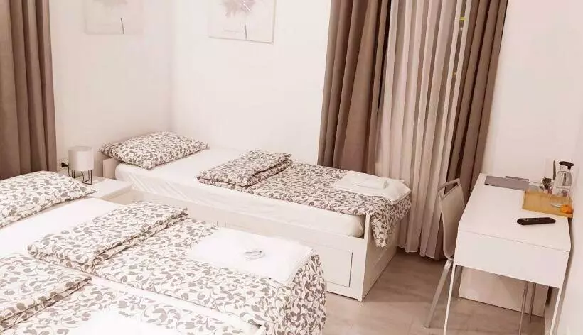 پانسیون Modern Room With Private Bathroom