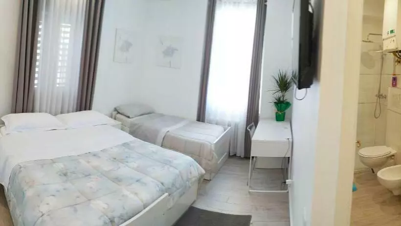 پانسیون Modern Room With Private Bathroom