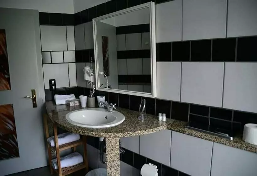 Hotelli Berggasthof Waldlust