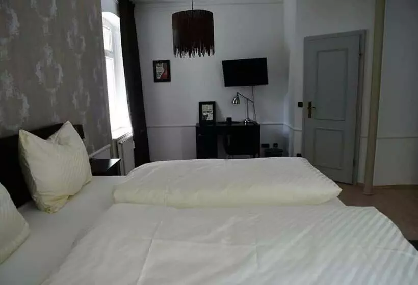 Hotelli Berggasthof Waldlust