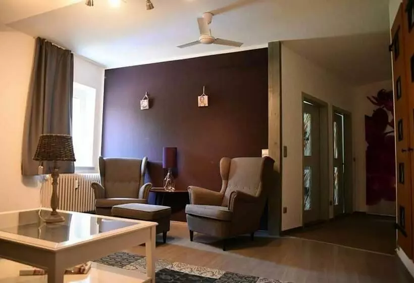 Hotelli Berggasthof Waldlust