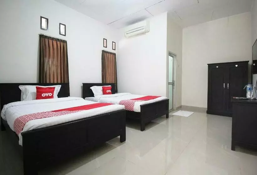 Hotelli Oyo 1547 Wisma Ray Syariah