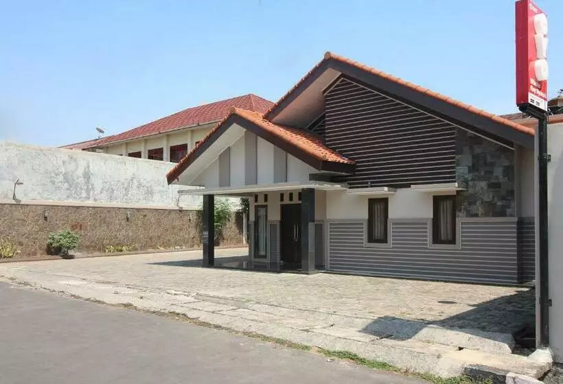 Hotelli Oyo 1547 Wisma Ray Syariah