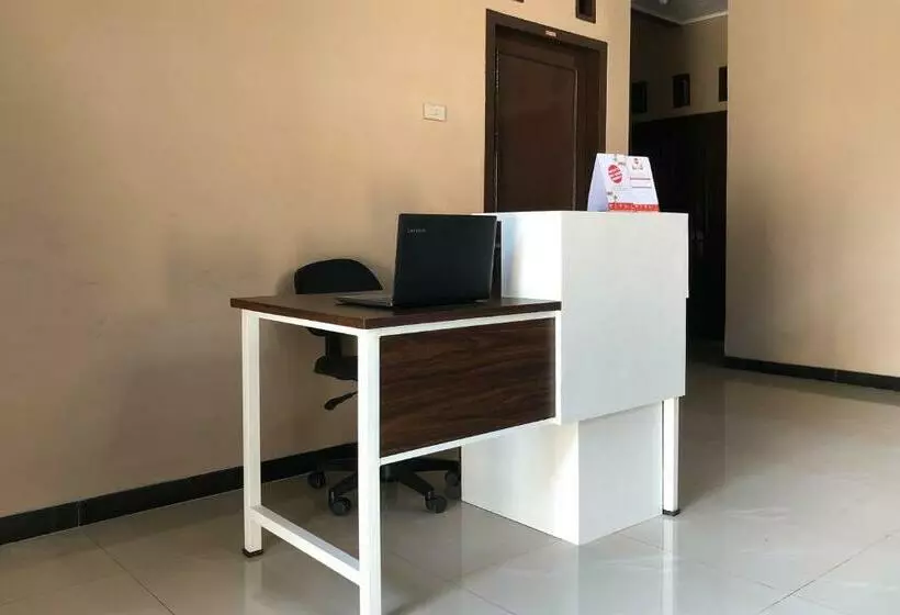 Hotelli Oyo 1547 Wisma Ray Syariah
