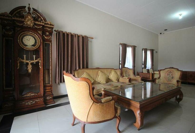 호텔 Oyo 1547 Wisma Ray Syariah