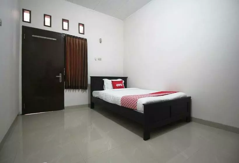 Hotelli Oyo 1547 Wisma Ray Syariah