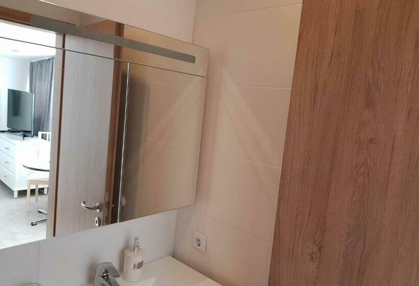 پانسیون Guesthouse Henia Bed&spas