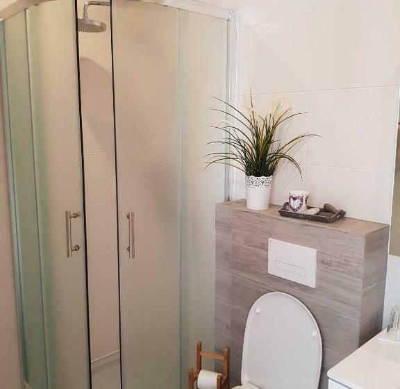 پانسیون Guesthouse Henia Bed&spas