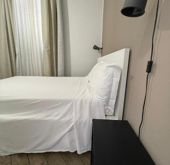 Pensjonat Policlinico Room