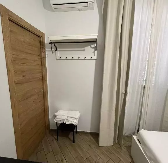 پانسیون Policlinico Room