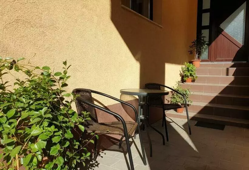 پانسیون Roro Residence