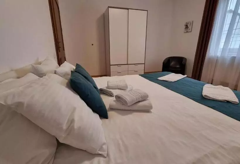 پانسیون Roro Residence