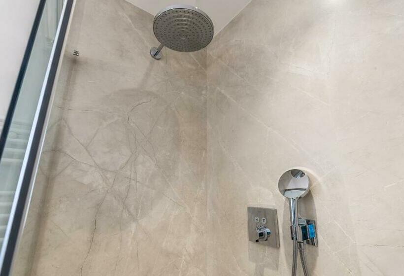 تختخواب و صبحانه Aita Baita