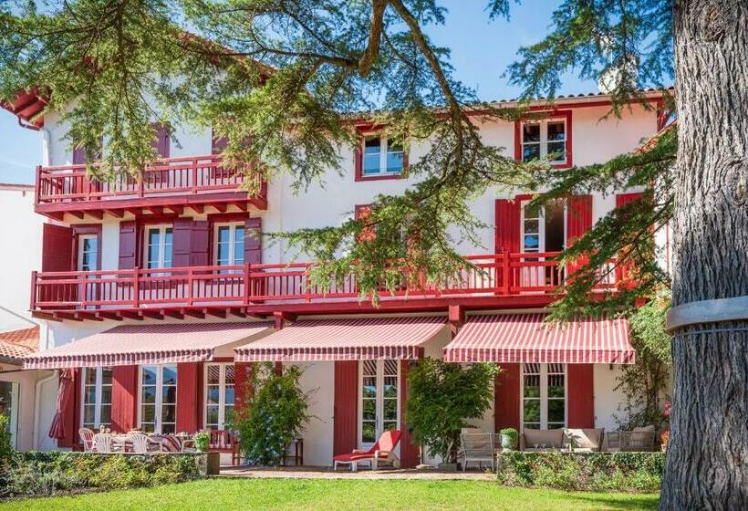 تختخواب و صبحانه Aita Baita