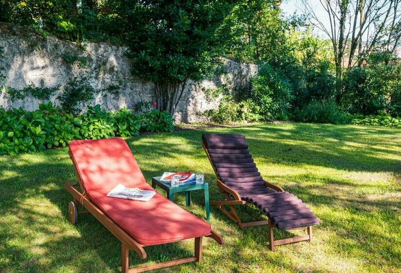 تختخواب و صبحانه Aita Baita