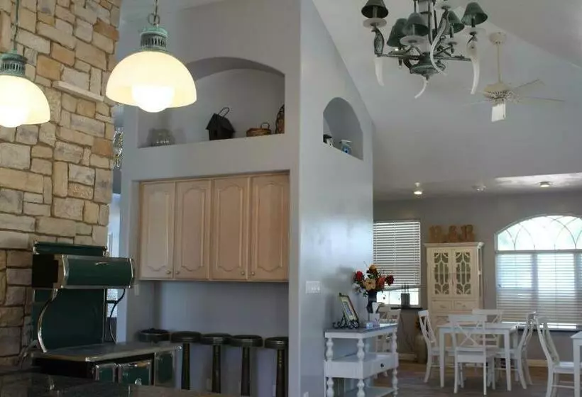 Aamiaismajoitus (B&B) Swallow Cove