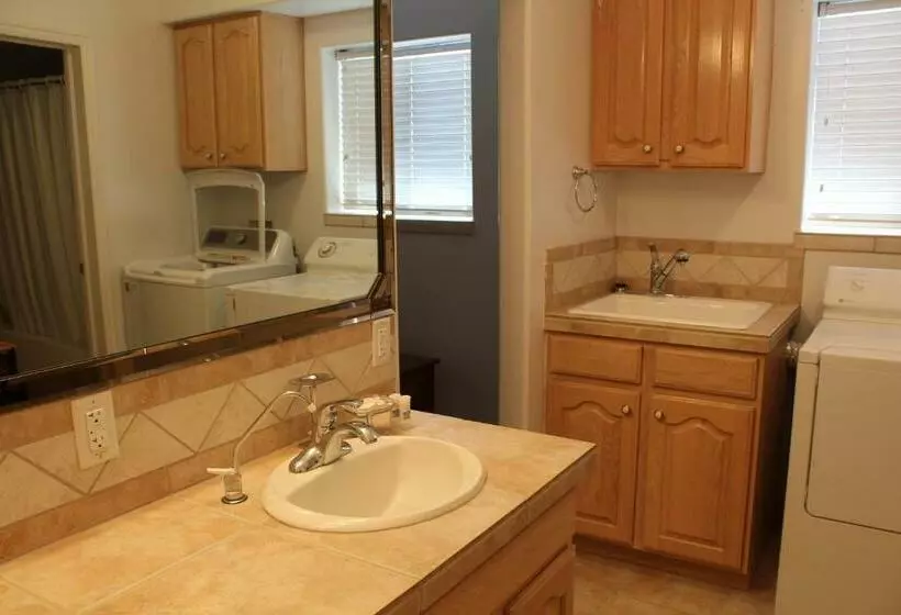 Aamiaismajoitus (B&B) Swallow Cove