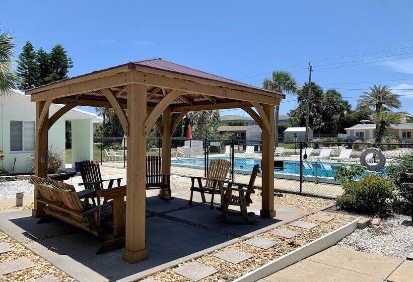 Отель Ocean Eleven Suites