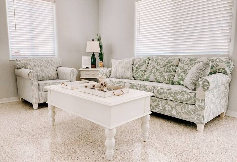 Отель Ocean Eleven Suites