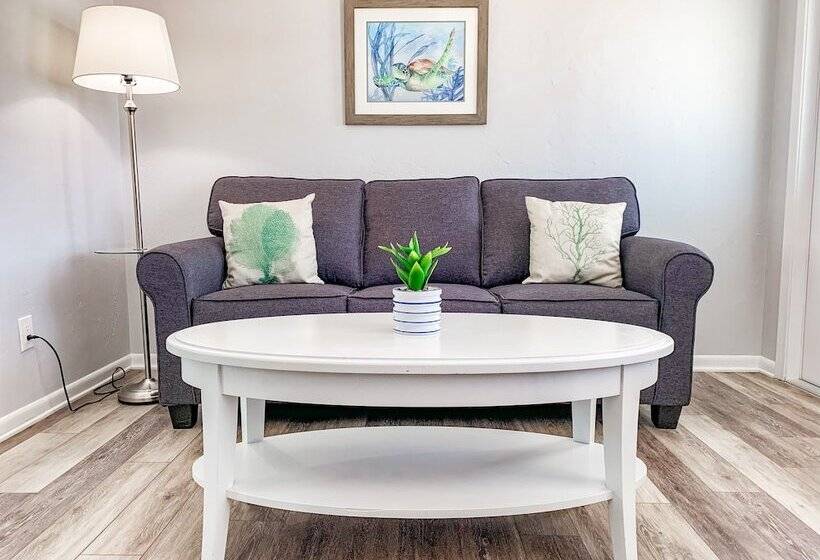 Отель Ocean Eleven Suites