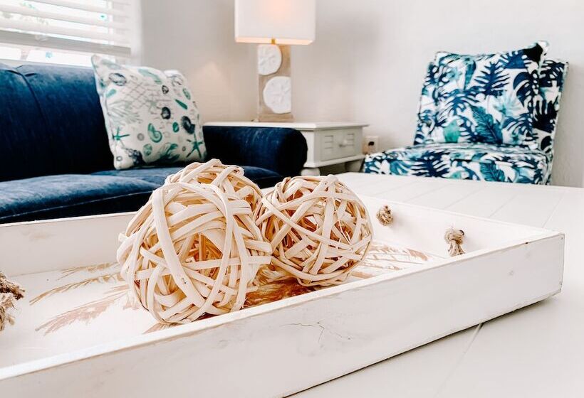 Отель Ocean Eleven Suites