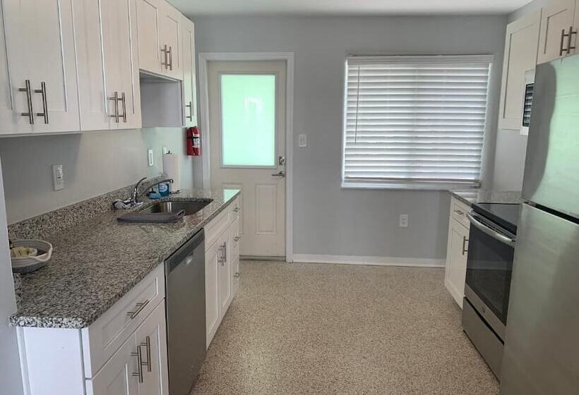 Отель Ocean Eleven Suites