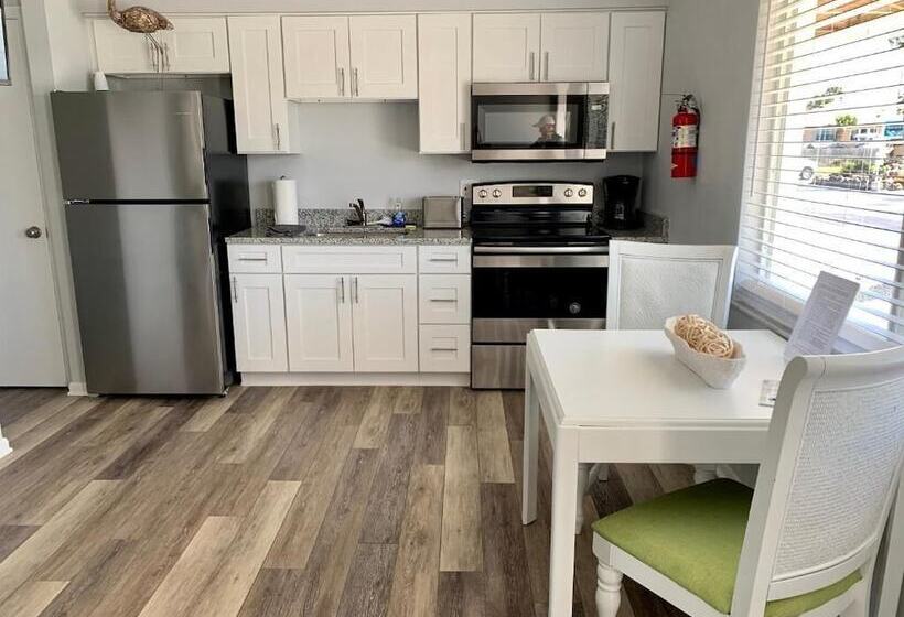 Отель Ocean Eleven Suites