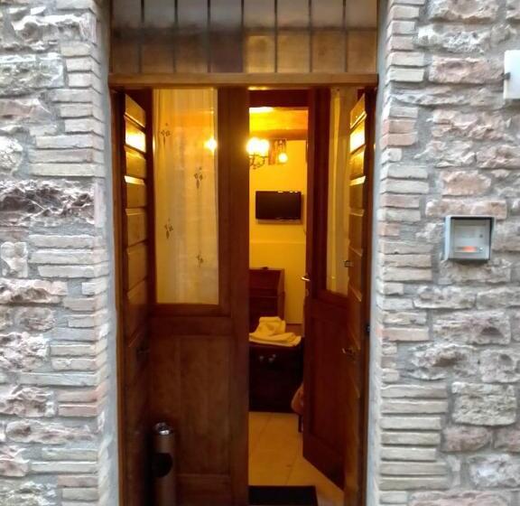 פנסיון Affittacamere Mirella