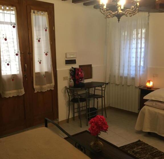 פנסיון Affittacamere Mirella