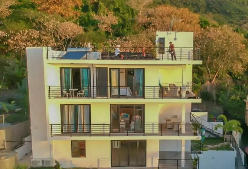 پانسیون Fullmoon Apartment & Studio