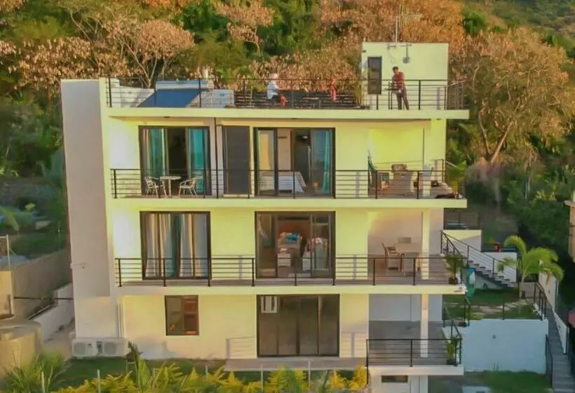 پانسیون Fullmoon Apartment & Studio