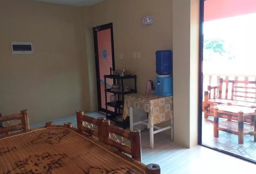 پانسیون Solsken Guest House