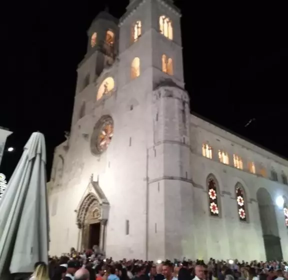 تختخواب و صبحانه C Era Una Volta..