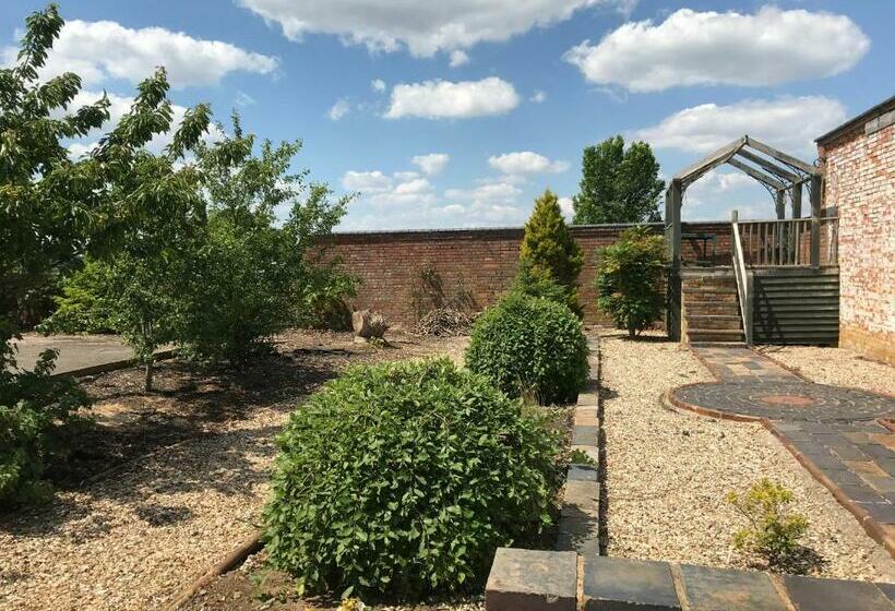 ベッドアンドブレックファースト The Gardens