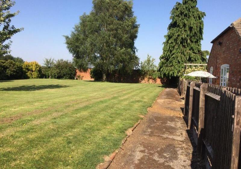 ベッドアンドブレックファースト The Gardens