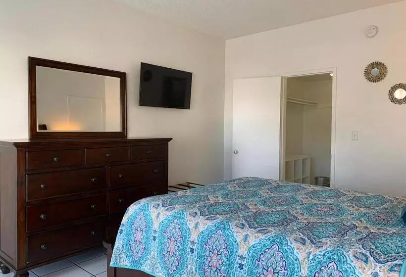 هتل International Inn On The Bay