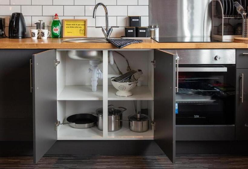 Pensão 144 Lower Cheltenham Place