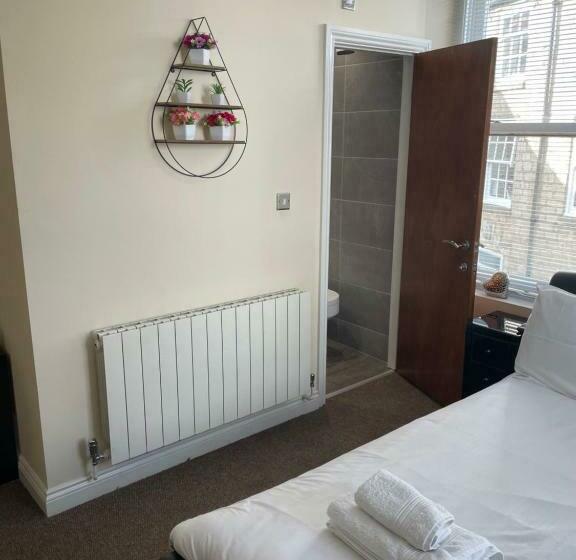 بنسيون Castle House