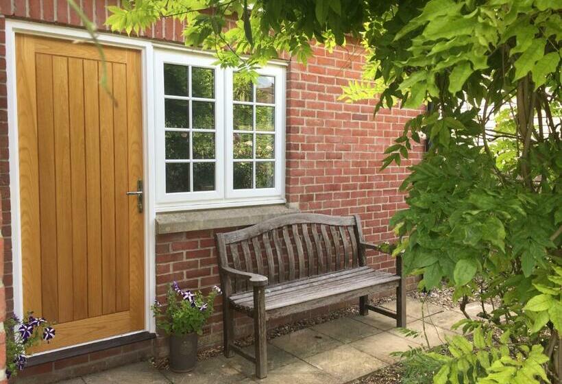 بنسيون Garden Room