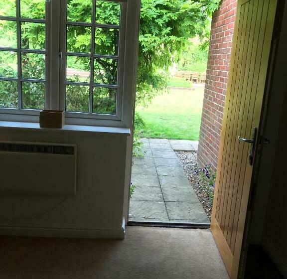 بنسيون Garden Room