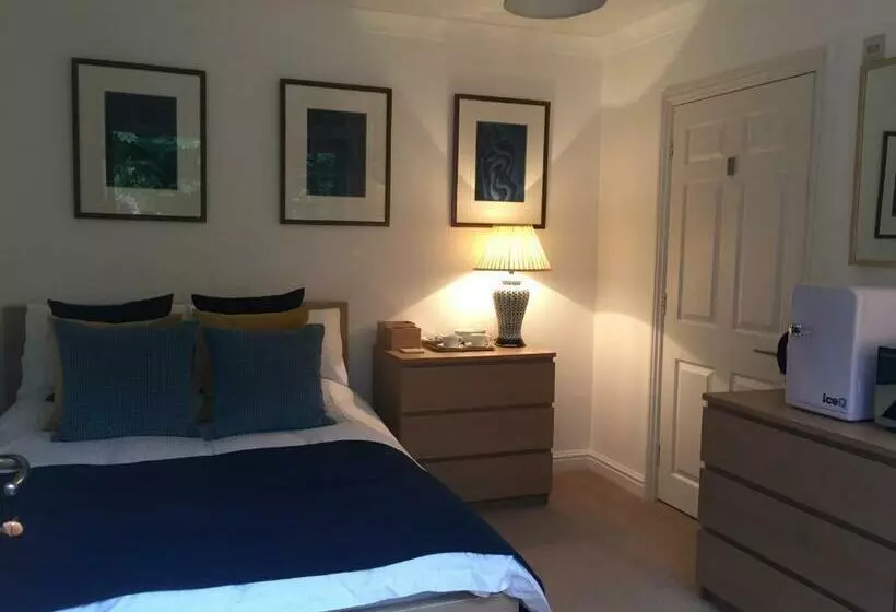 Majatalo Garden Room